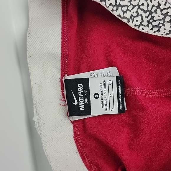 Wome's  Nike Pink Tight - Picture 3 of 6